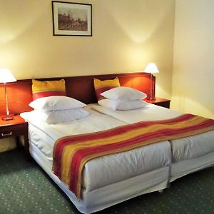 Mini Double Room Two Single Beds Non-Smoking